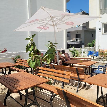 Hostel K13 Sarandë エクステリア 写真