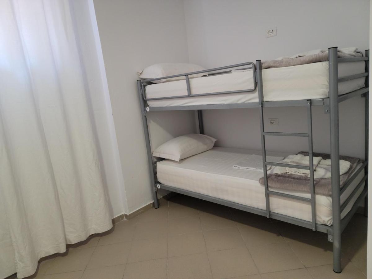 Hostel K13 Sarandë エクステリア 写真