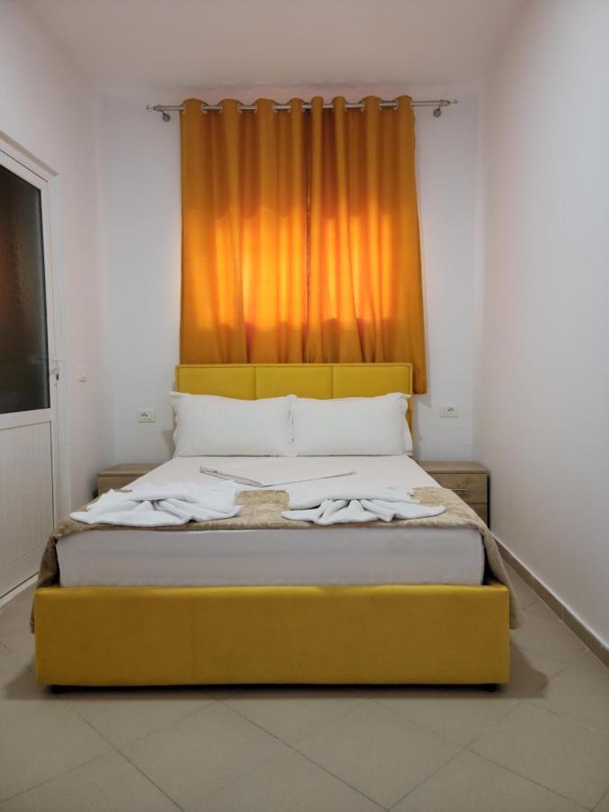 Hostel K13 Sarandë エクステリア 写真