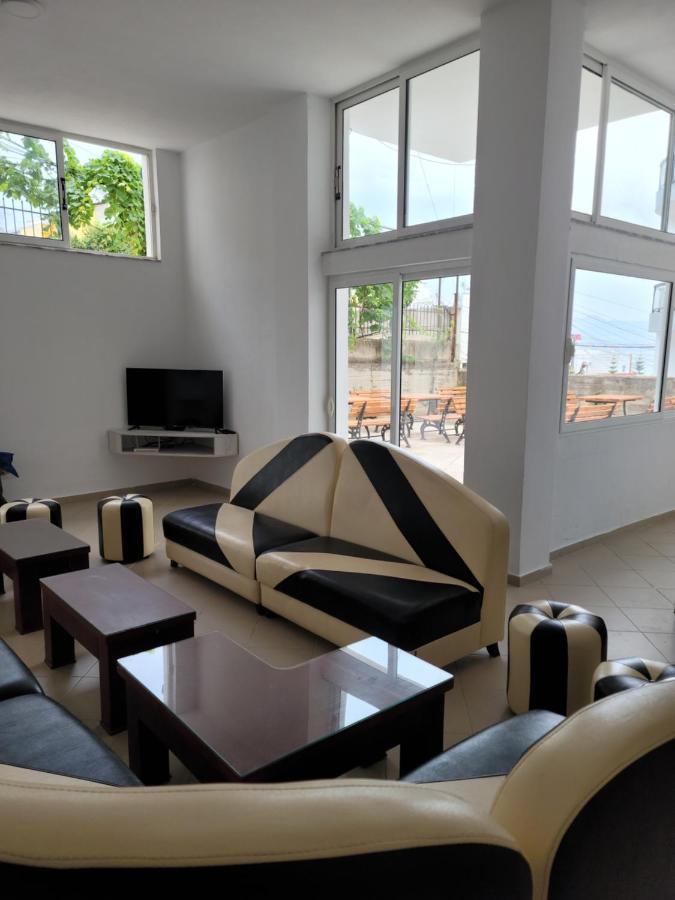 Hostel K13 Sarandë エクステリア 写真