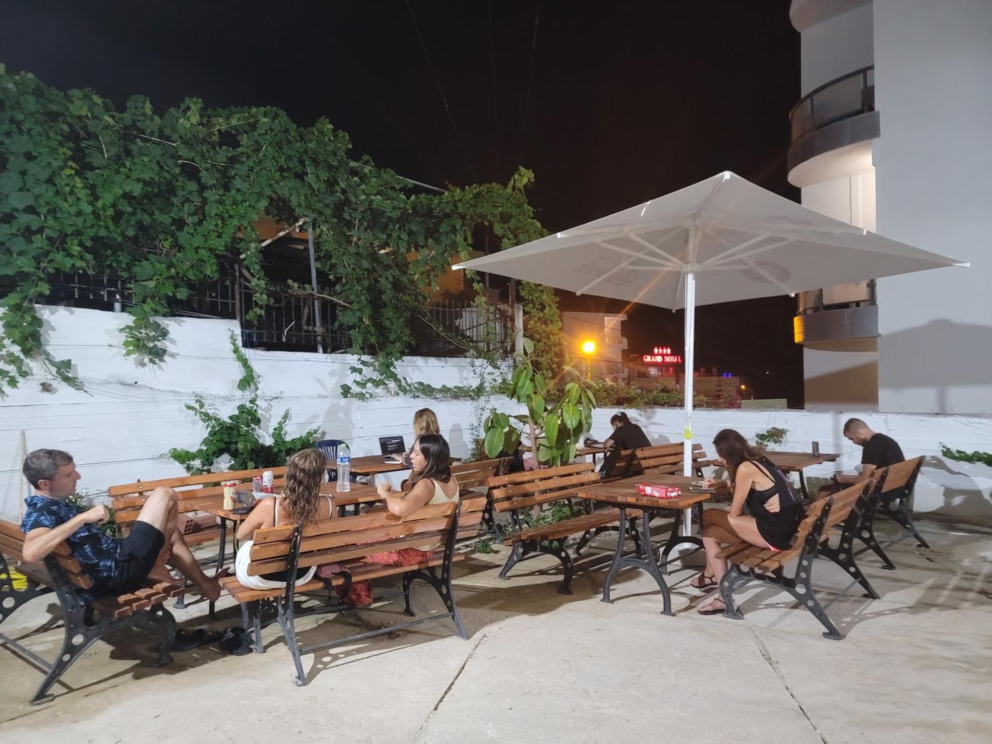 Hostel K13 Sarandë エクステリア 写真