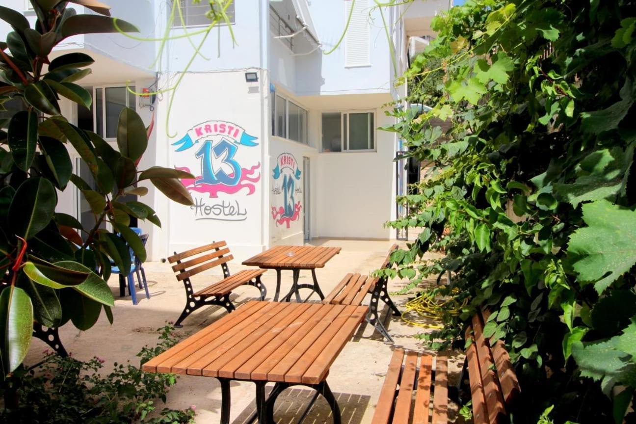 Hostel K13 Sarandë エクステリア 写真
