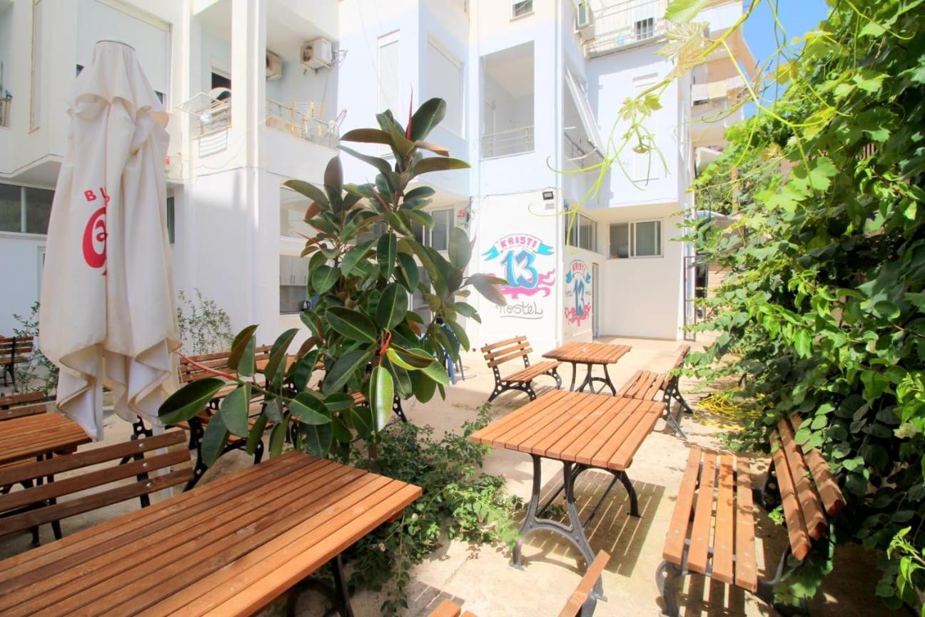 Hostel K13 Sarandë エクステリア 写真