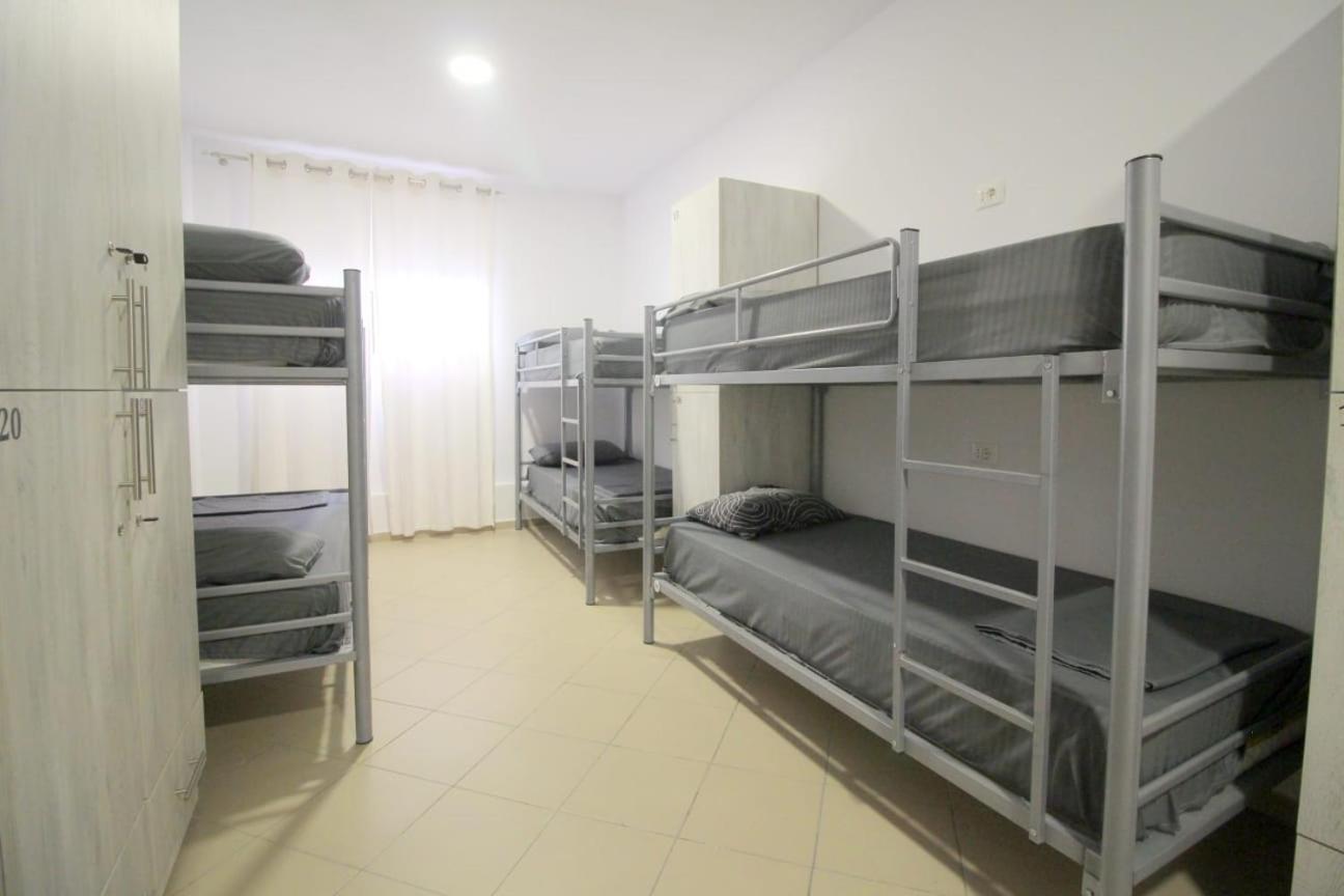 Hostel K13 Sarandë エクステリア 写真