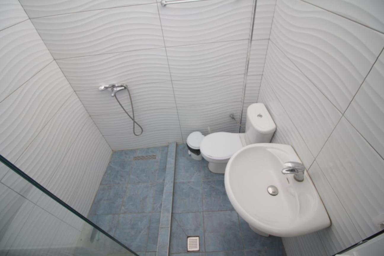 Hostel K13 Sarandë エクステリア 写真