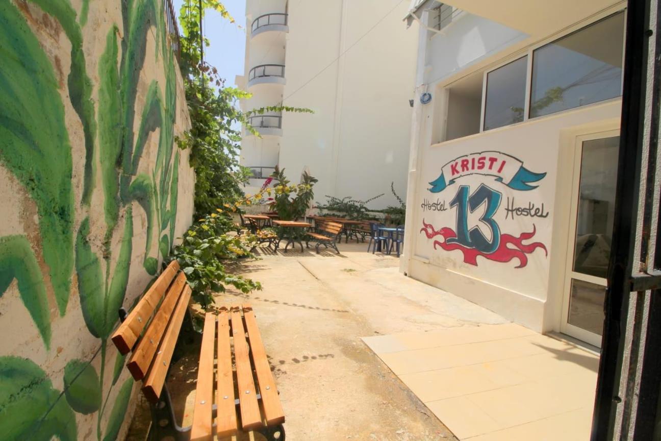Hostel K13 Sarandë エクステリア 写真