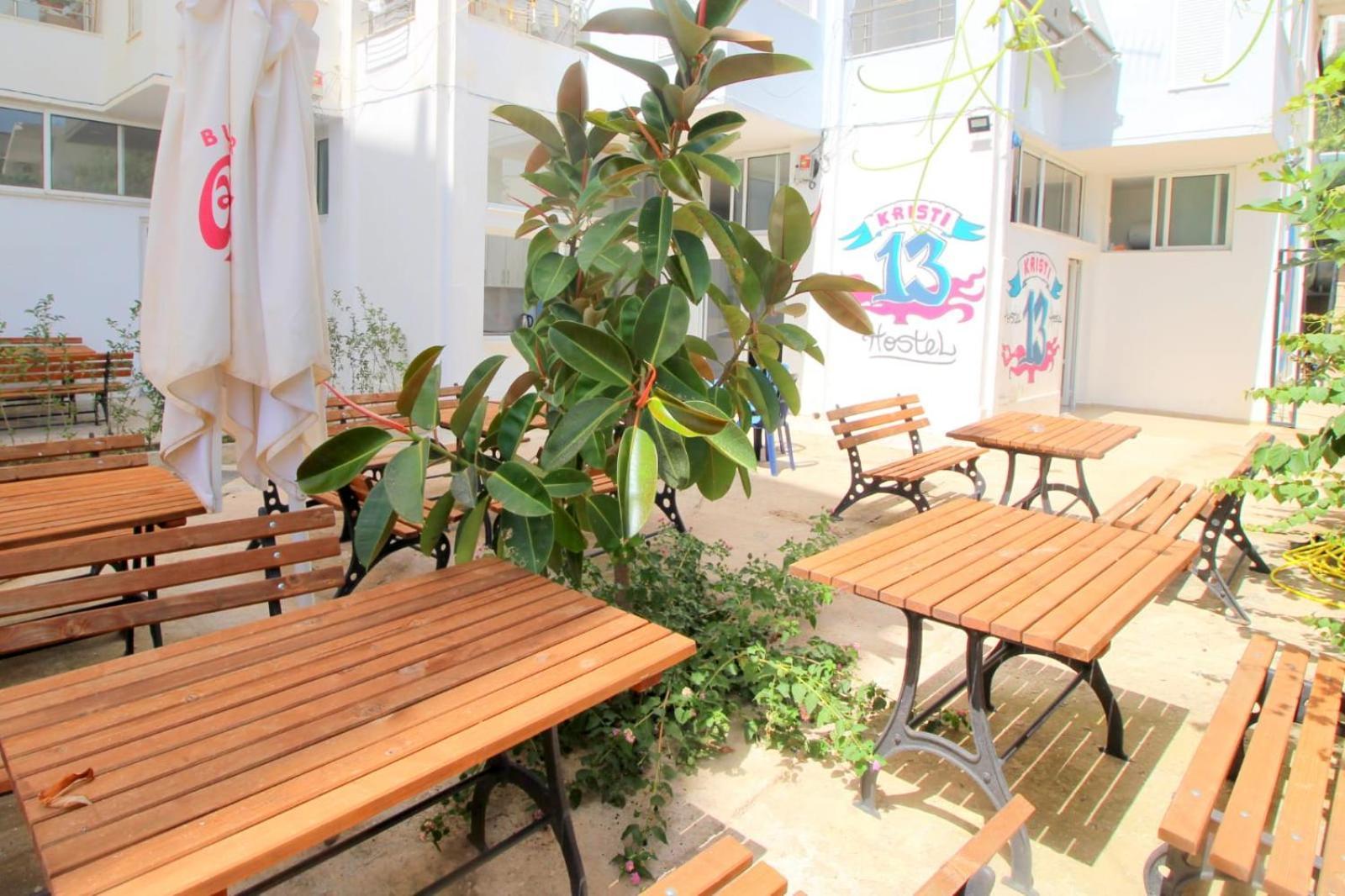 Hostel K13 Sarandë エクステリア 写真