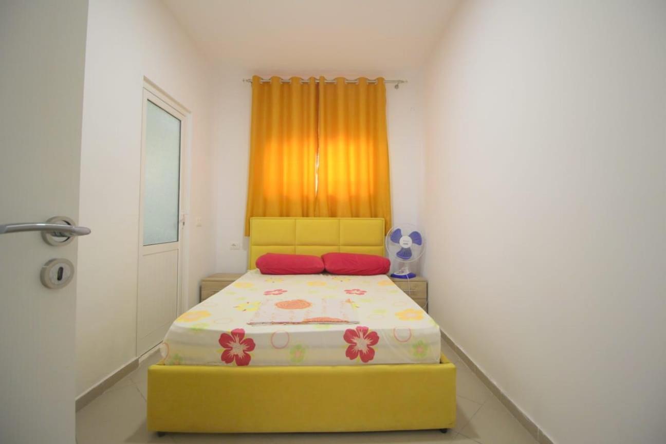 Hostel K13 Sarandë エクステリア 写真