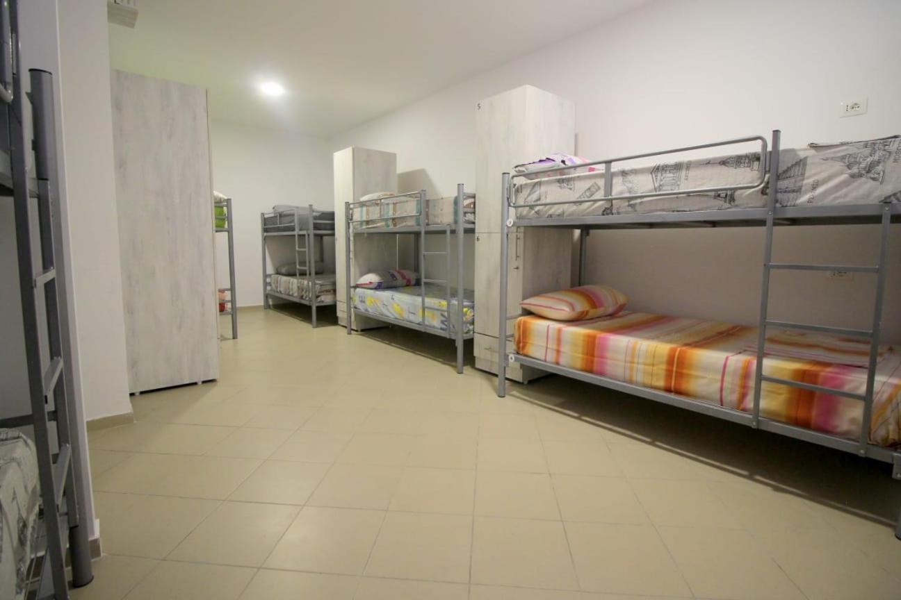 Hostel K13 Sarandë エクステリア 写真