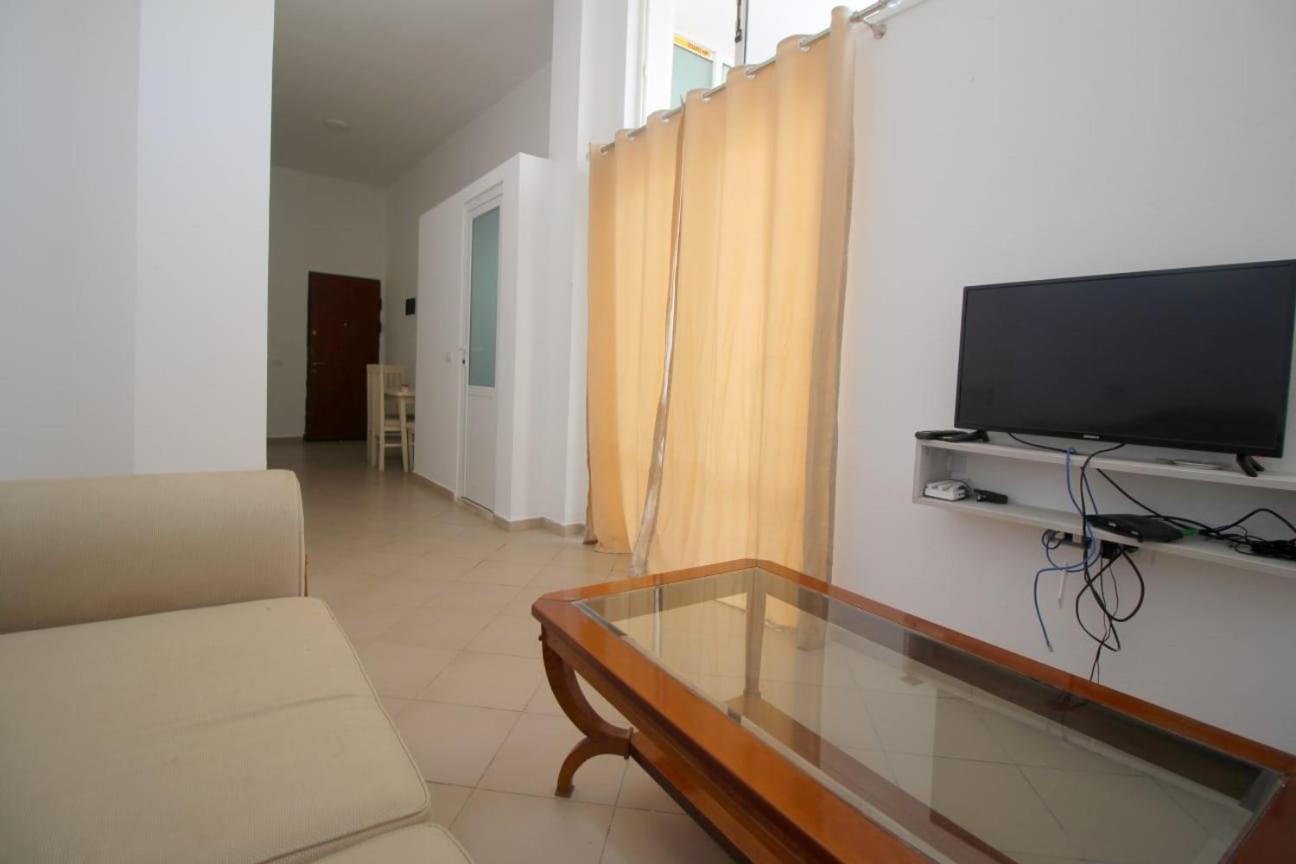 Hostel K13 Sarandë エクステリア 写真