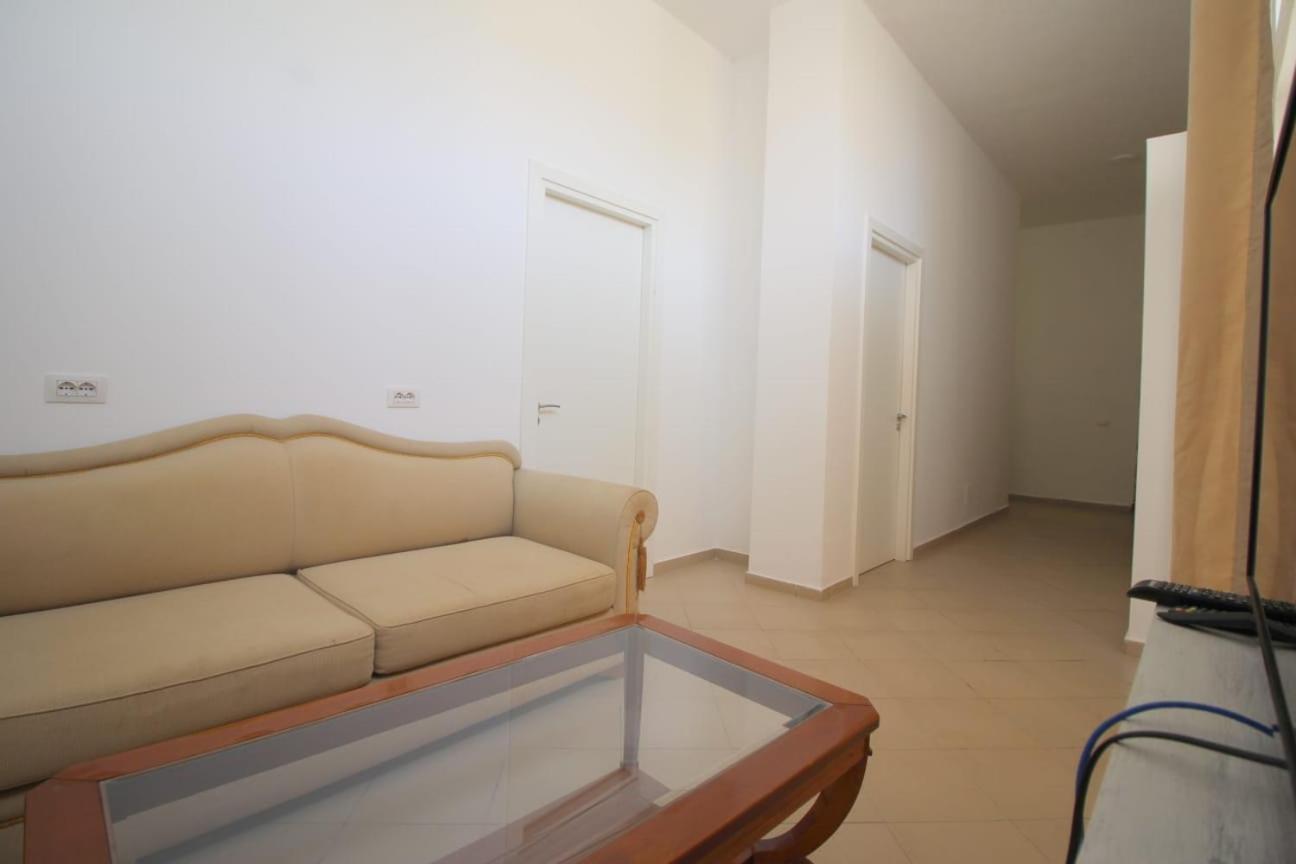 Hostel K13 Sarandë エクステリア 写真