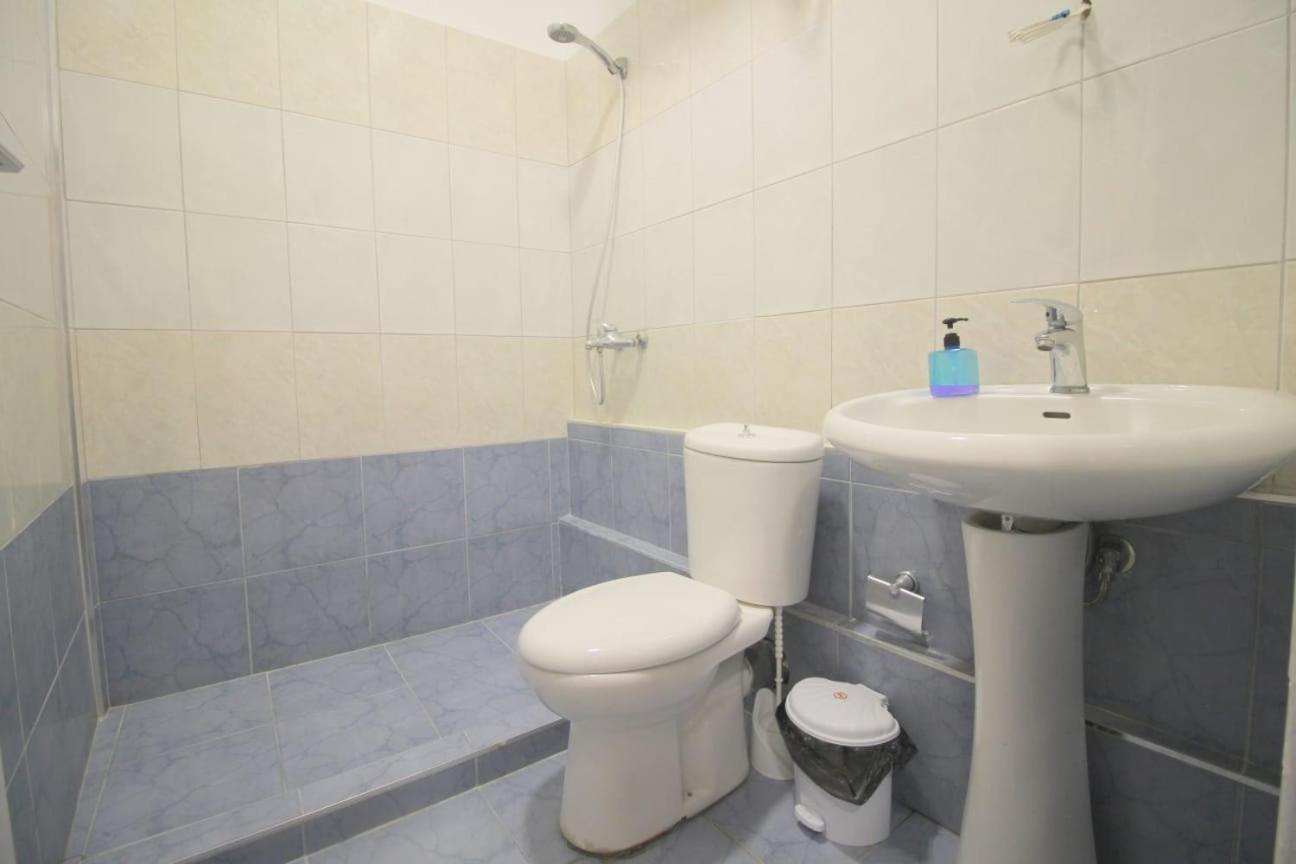 Hostel K13 Sarandë エクステリア 写真