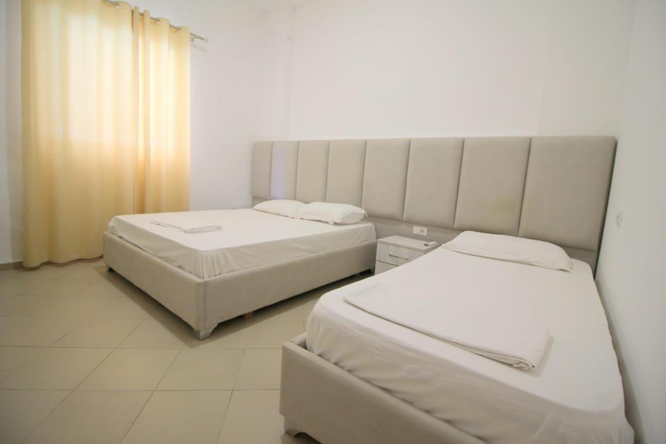 Hostel K13 Sarandë エクステリア 写真