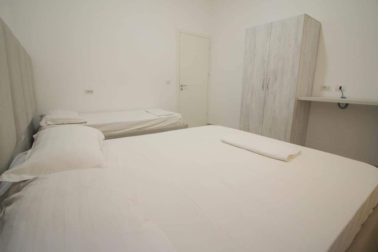 Hostel K13 Sarandë エクステリア 写真