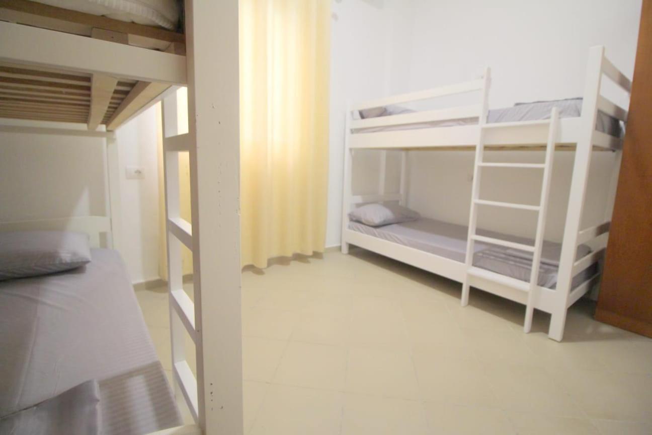 Hostel K13 Sarandë エクステリア 写真