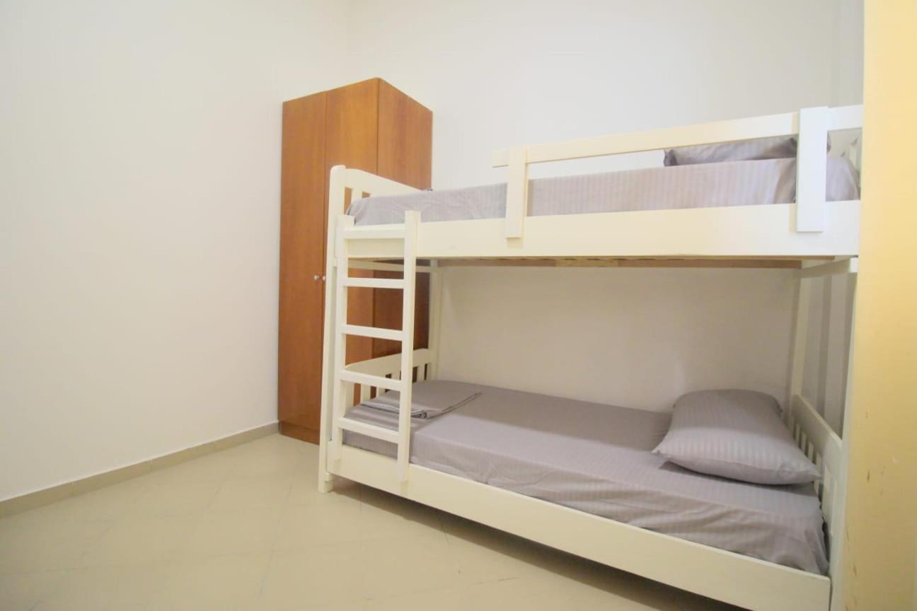 Hostel K13 Sarandë エクステリア 写真