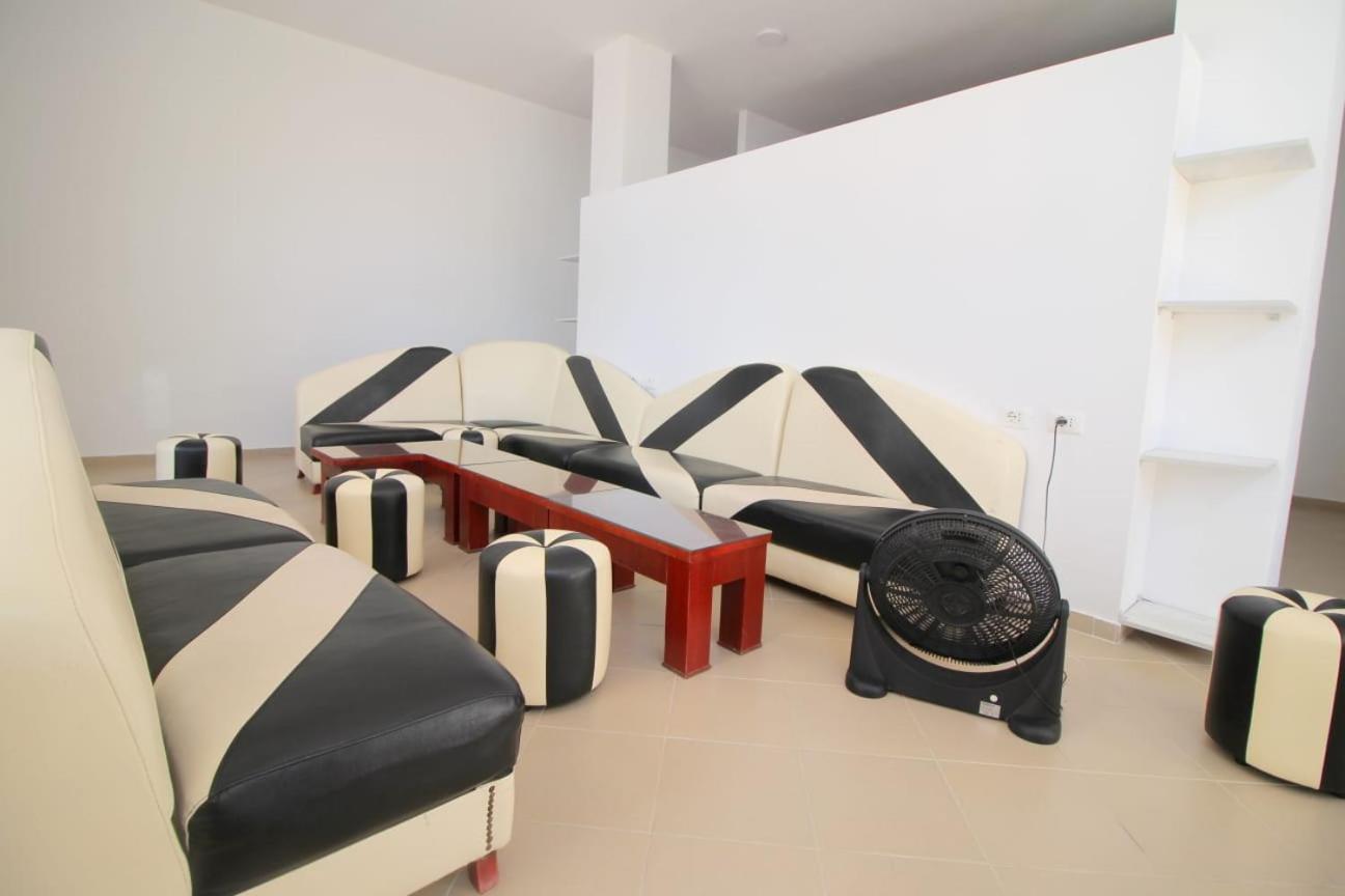 Hostel K13 Sarandë エクステリア 写真